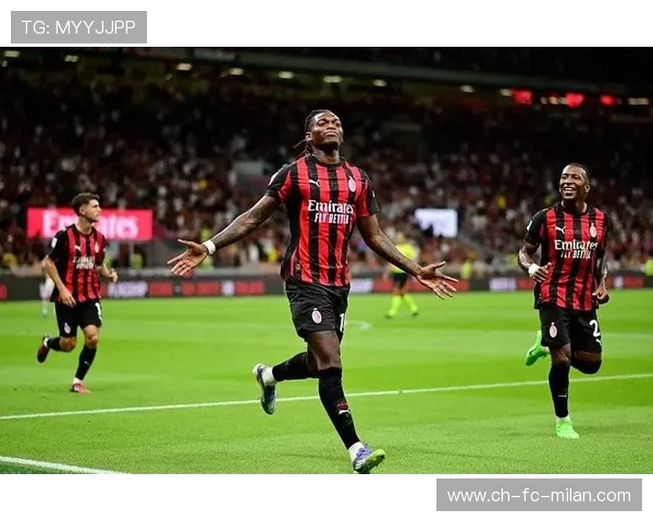 AC米兰后点头球抢点稳稳得分