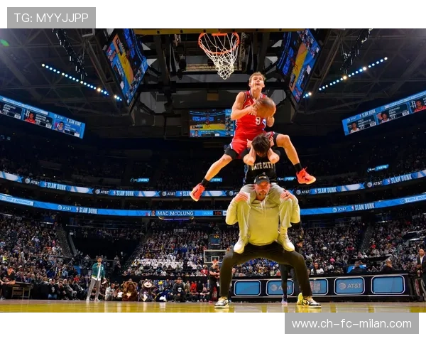 NBA超人扣篮飞跃三人，惊呆裁判——巅峰瞬间的火热震撼
