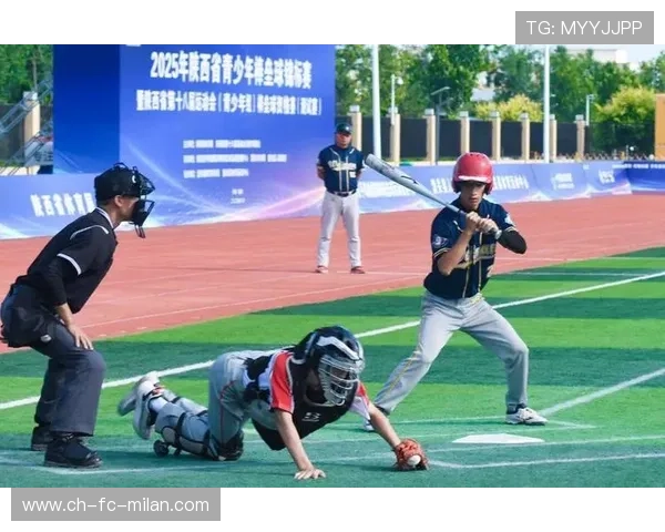 垒球队练习跑垒战术,整体推进速度明显加快 垒球队练习跑垒战术,整体推进速度明显加快