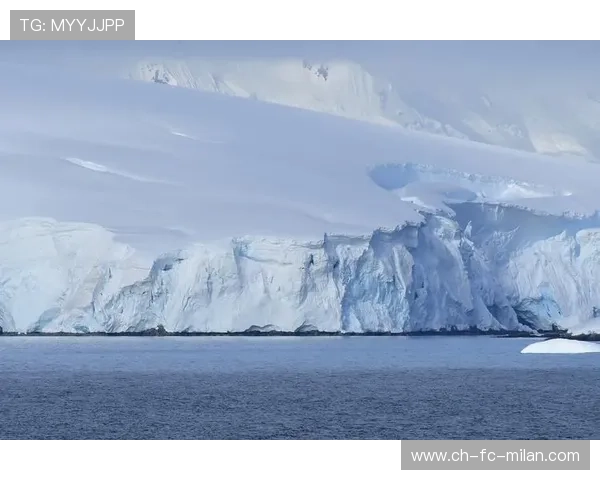 “北极雪地：冰封战场上的极限追击”，北极雪山